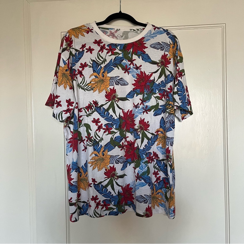 Tropical floral print graphic tee